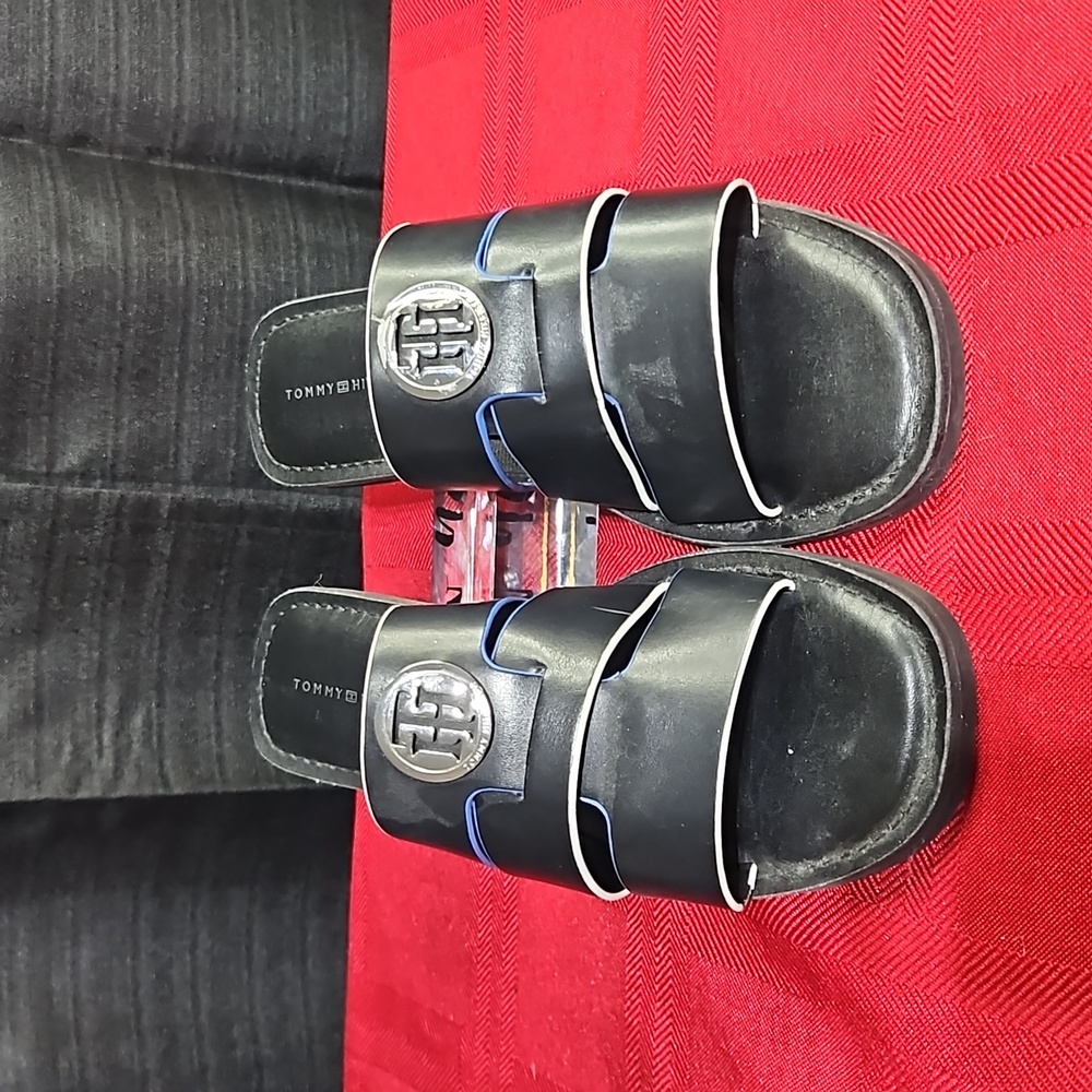 Tommy Hilfiger logo slides